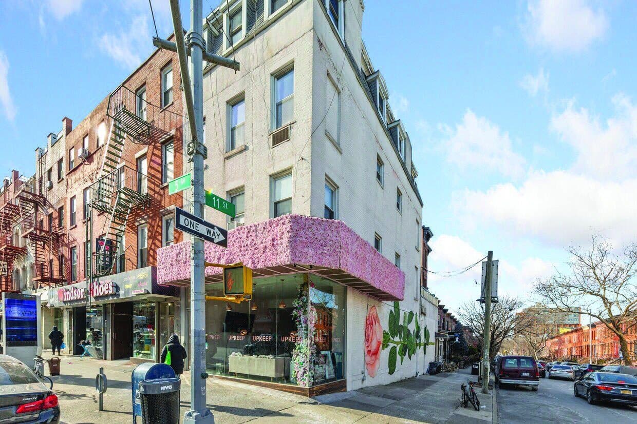 480 5th Avenue storefront